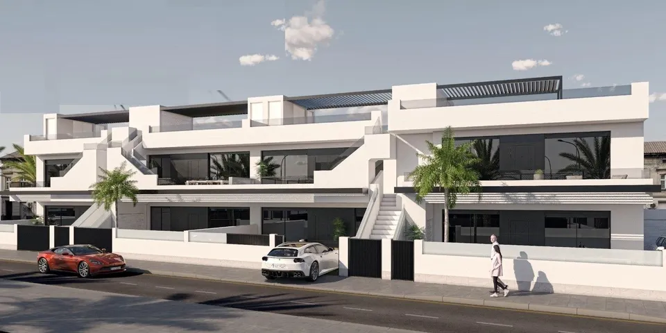 Bungalow de planta alta de 3 dormitorios con solarium y piscina privada en San pedro del Pinatar