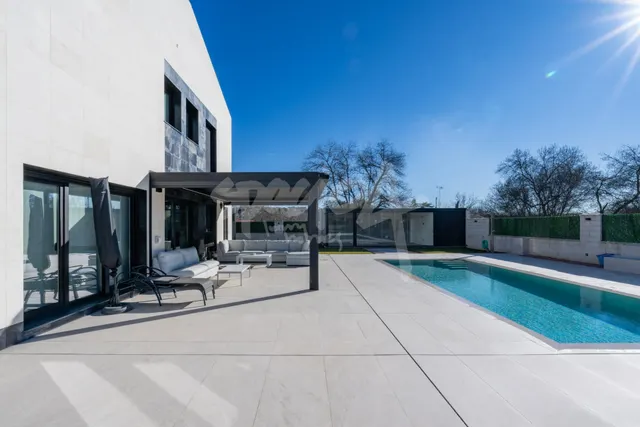 Chalet de lujo en venta en Colmenarejo con piscina climatizada — 6