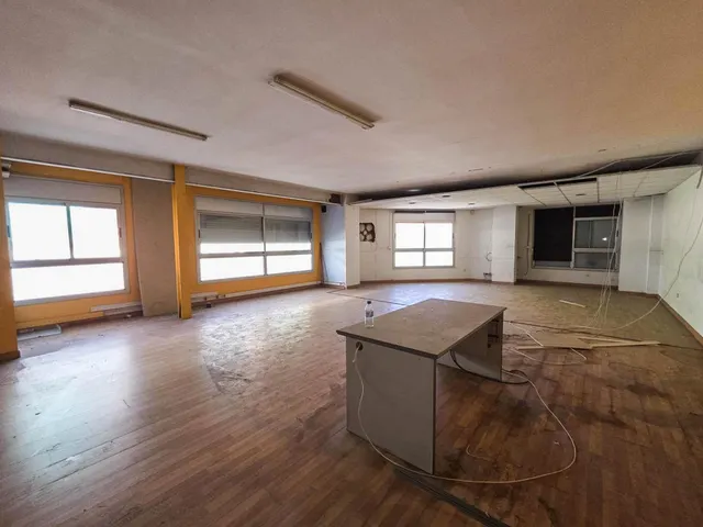 Edificio de tres plantas en alquiler en Barberá del Vallés — 14