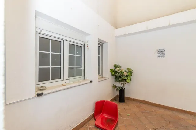 OFICINA DE  ALQUILER EN PLENO CENTRO DE GRANADA. — 7