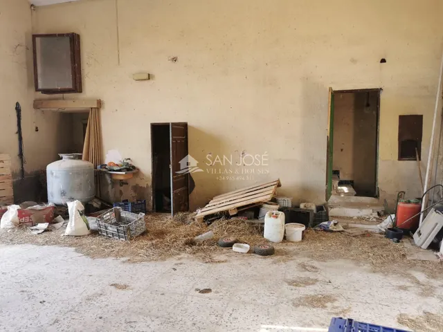 SE VENDE CASA EN JACARILLA,  PARA REFORMAR — 20