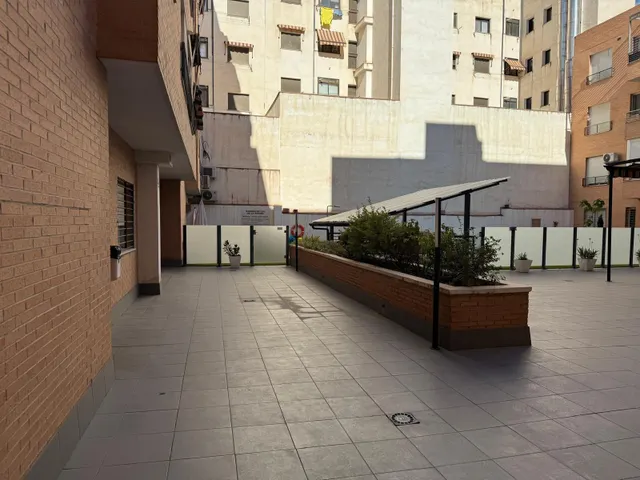 NUDA PROPIEDAD EN ZONA CÁMARA DE COMERCIO – GRANADA — 28