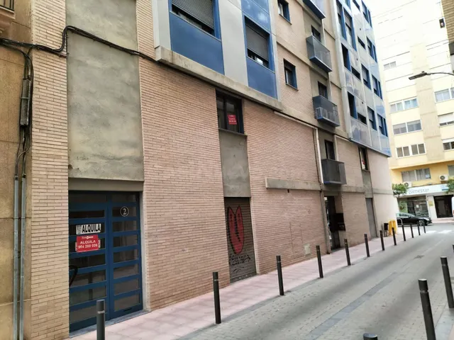 ALQUILER ENTRESUELO CENTRICO