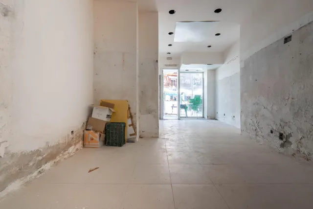 Oportunidad de Inversión en Local Comercial en el Centro de Almuñécar — 8