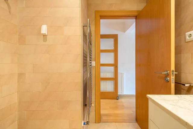 PISO ALTO CON BALCÓN/TERRAZA Y TRES PIEZAS EXTERIORES EN EL EIXAMPLE — 30