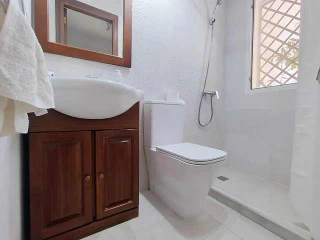 SE ALQUILA ADOSADO EN FUENGIROLA — 18