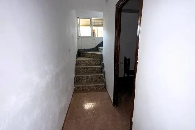 # **Casa de Pueblo Tradicional de 4 Dormitorios con Potencial para Ampliar la Terraza – ¡Solo 35.000 €!** — 7