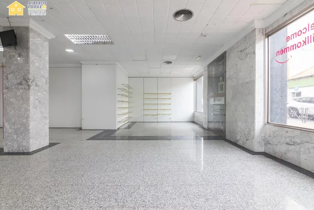 Local de 200 metros en venta en el centro de El Altet. — 8