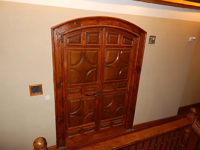 ETXEA vende piso en la Plaza de Castillo, 3 dormitorios, 2 baños, ascensor, 2ª altura — 30