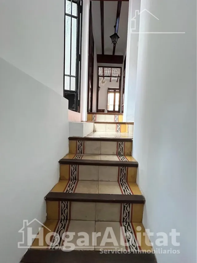Tradición y calidez mediterránea en esta emblemática casa de pueblo reformada con chimenea, patio — 28