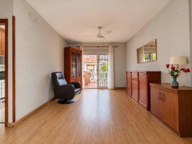 Adosado con gran patio, terraza y garaje en massarrojos, junto a Valencia — 15