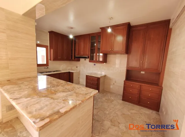 Amplia Casa de 4 dormitorios en Urbanización SIDUMSS - foto 3