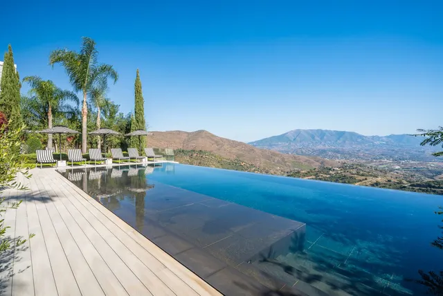 Chalet 6 habitaciones 437m² en venta - Marbella — 38