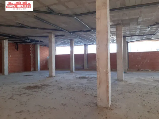 LOCAL EN BRUTO EN LOS MONTESINOS — 9