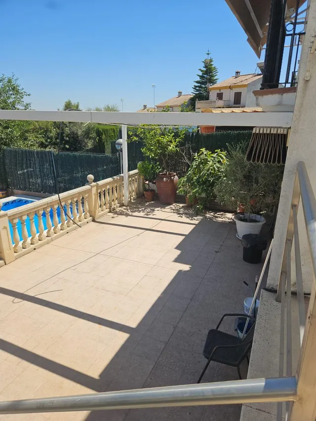 229 m2, 3 plantas y 8 placas solares para vivir sin mirar el recibo a fin de mes — 13