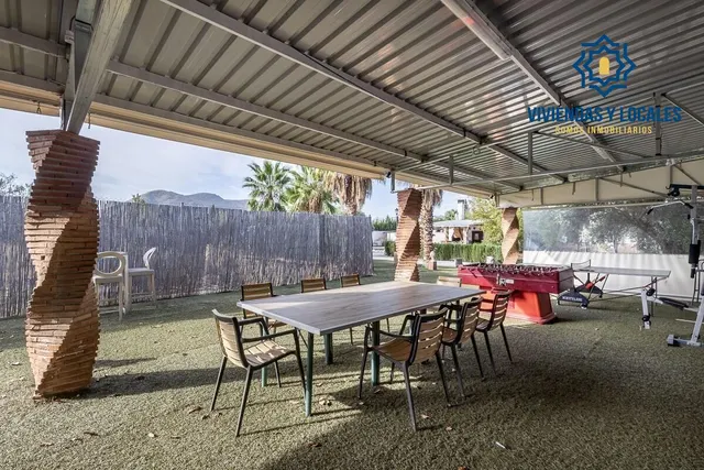 Chalet independiente con pozo propio y placas solares — 37