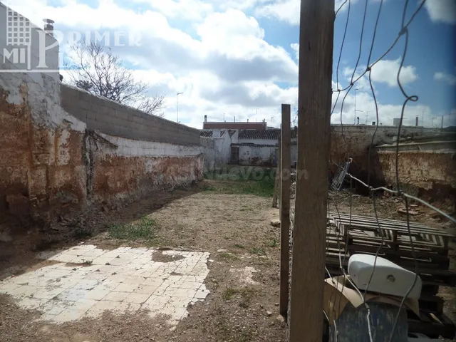 *¡OPORTUNIDAD DE ULTIMA HORA! SOLAR DE 150m2 MUY PROXIMO A J