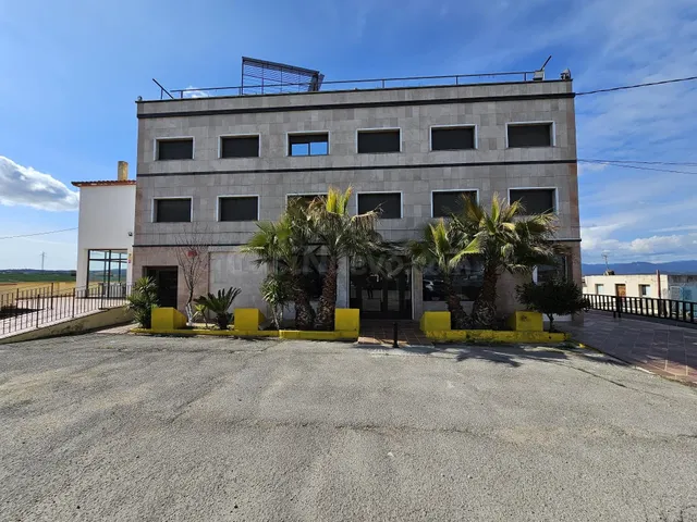 EDIFICIO CON POSIBLE LICENCIA DE RESTAURACIÓN Y USO TURÍSTIC - foto 3