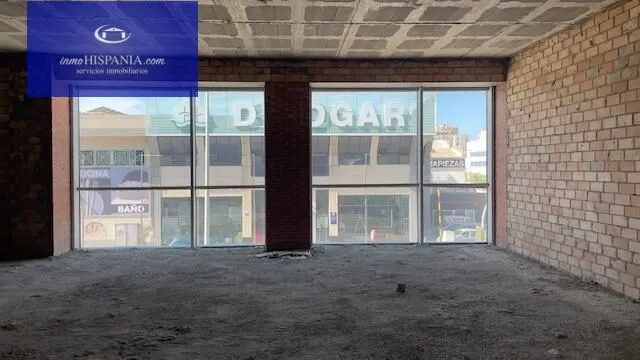 Se vende o alquila local totalmente diafano en Zona Franca — 26
