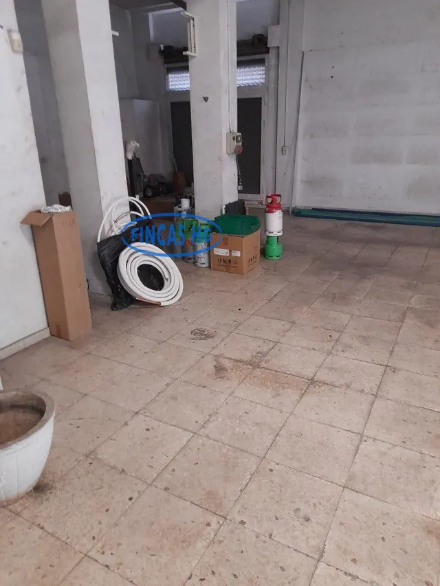 Gran local comercial haciendo esquina de 220m2. en el barrio de Los Ángeles — 5
