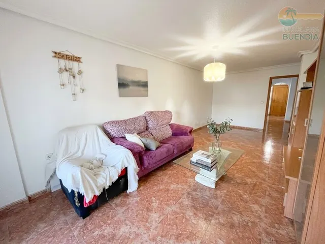 Piso de 3 dormitorios , garaje y trastero muy cercano a servicios — 3