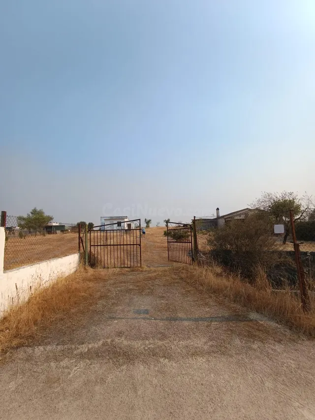 🌿 Terreno en venta a solo 5 minutos de Cáceres – 1.400 m2 de - foto 2