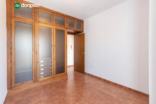 FANTÁSTICO TRÍPLEX EN CÁJAR: UNA VIVIENDA LLEVA DE AMPLITUD Y LUMINOSIDAD — 32