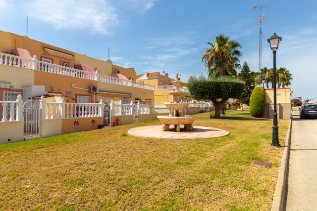 ADOSADO DE 2 DORMITORIOS 2 BAÑOS EN LA REGIA ( ORIHUELA COSTA ) — 39