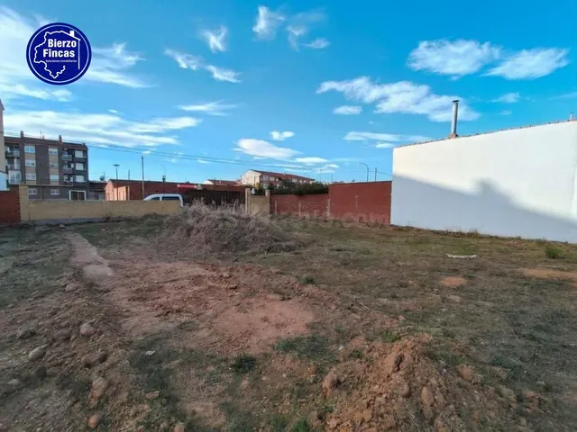 **se vende parcela urbana en villaquilambre** — 3
