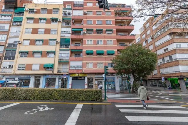 PISO DE 4 DORMITORIOS EN CAMINO DE RONDA — 35