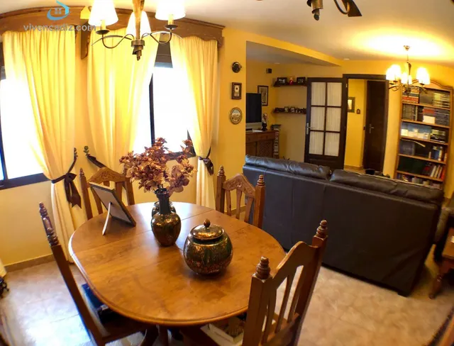 AMPLIA VIVIENDA CON ASCENSOR - ZONA CENTRO — 39