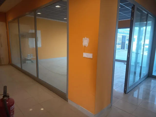 Nave con oficinas en ciudad del transporte — 12
