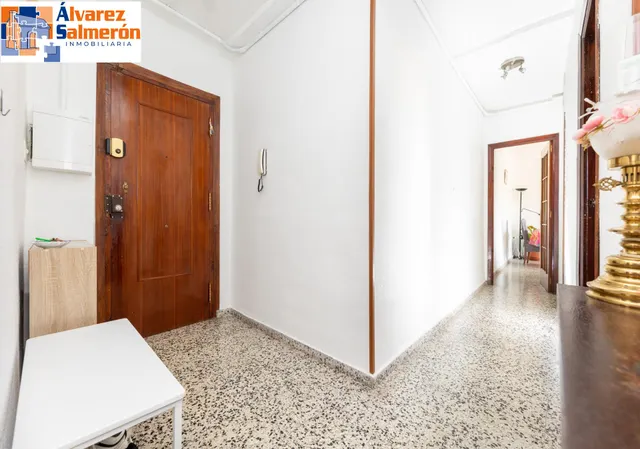 En Venta Piso de 4 dormitorios con ascensor, ideal para reformar a tu gusto. — 23