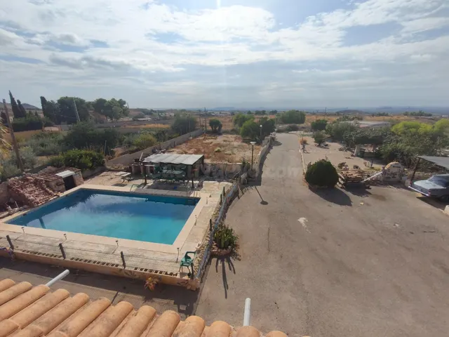 Chalet urbano con piscina privada, vistas al mar y amplias zonas deportivas — 2