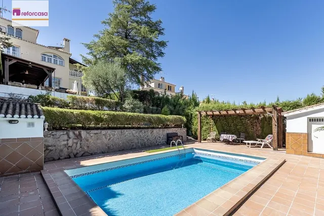 CASA PAREADA EN LA ZUBIA CON PISCINA, ZONA DE BARBACOA Y JAR - foto 2