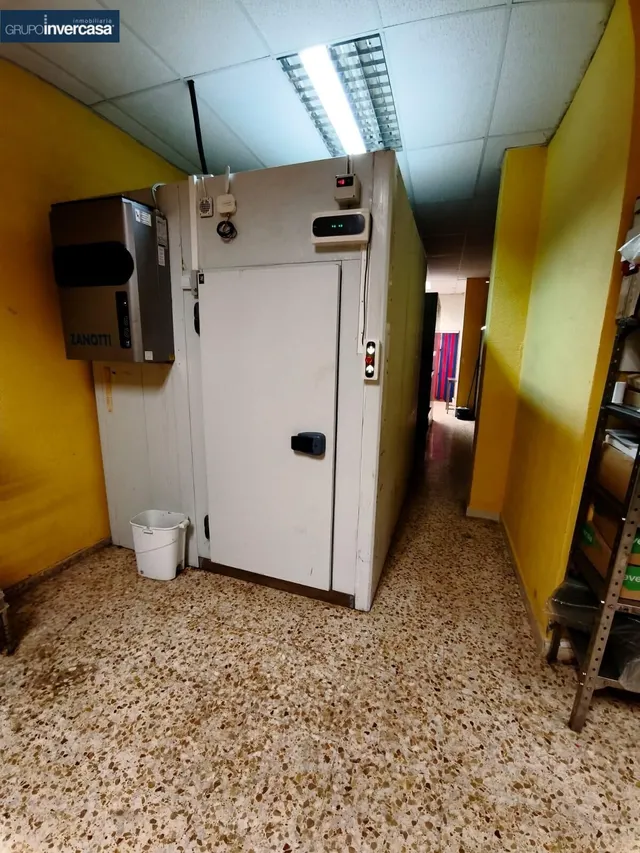 Gran local comercial de 261 m2 situado en zona céntrica de Vilamarxant (Valencia). — 22