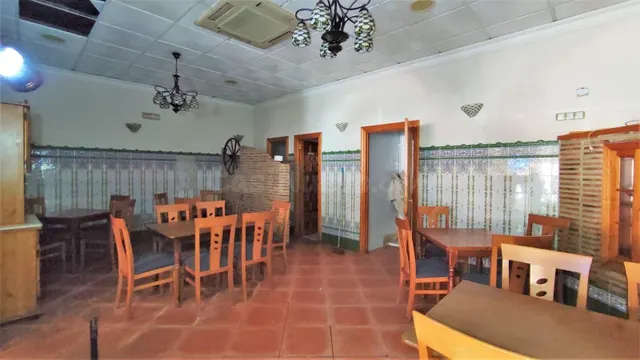 Amplio Local Comercial en Venta en Gandía - Zona Corea - foto 5