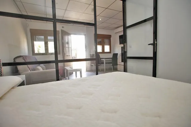 CHALET INDEPENDIENTE CON PISCINA EN LOS ÁNGELES — 45