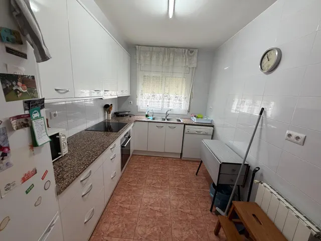 VIVIENDA ADOSADA DE 3 PLANTAS CON GARAJE , 4 habitaciones , AMPLIAS TERRAZAS EN SEGUR DE CALAFELL. — 13