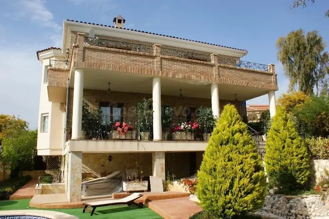 Villa de Lujo independiente, 5 dormitorios, 4 baños, piscina - foto 4