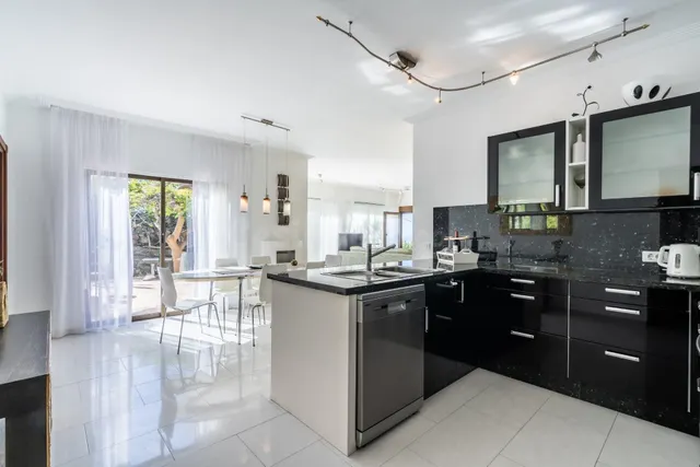 ESPECTACULAR FINCA RESIDENCIAL DE LUJO CON 6 VIVIENDAS, ZONA - foto 4
