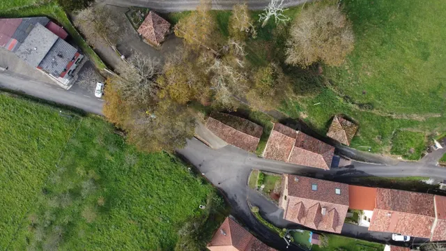 Dos casas para reformar en el corazón de Piloña con vistas a - foto 4