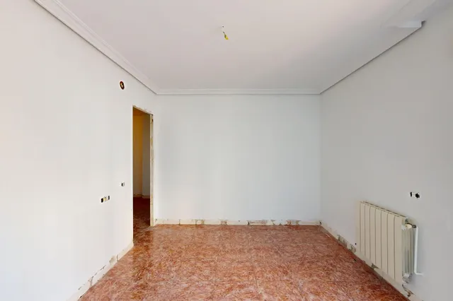 Piso exterior de 111 m2 con 4 dormitorios, garaje y trastero en Av Juan Antonio Perea — 39