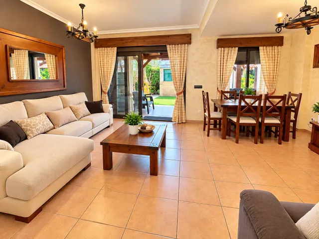 Estupendo chalet adosado en los jardines de muchamiel (Alicante) — 3