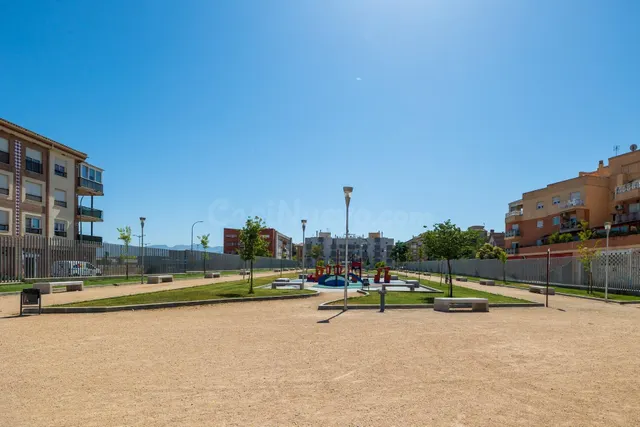 estupendo solar para construir en el mismo centro de Santa F - foto 5