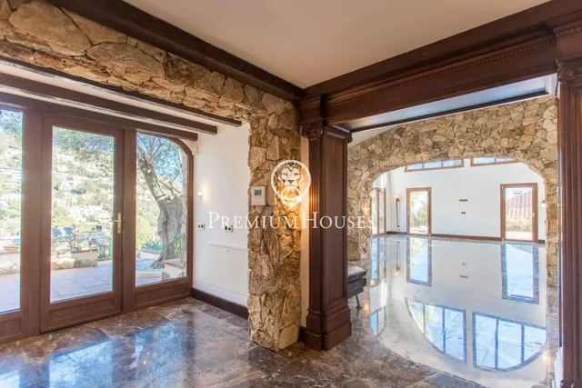 Casa en venta con bonitas vistas al mar en Cala Sant Francesc — 9