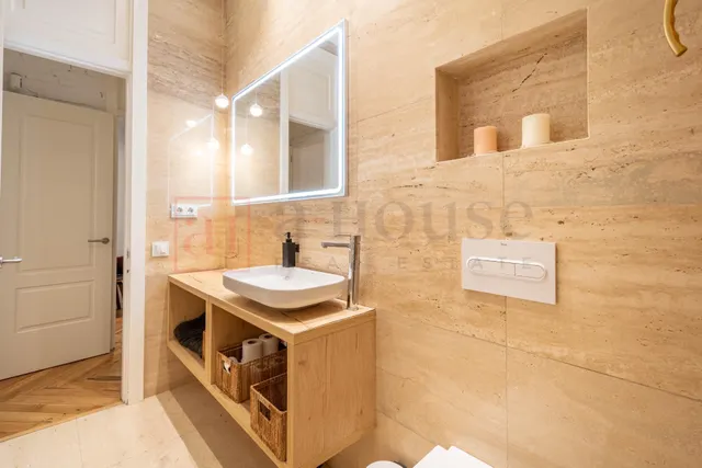 Piso reformado, listo para entrar a vivir con balcones y todo exterior en la nova esquerra de l' eixample — 28