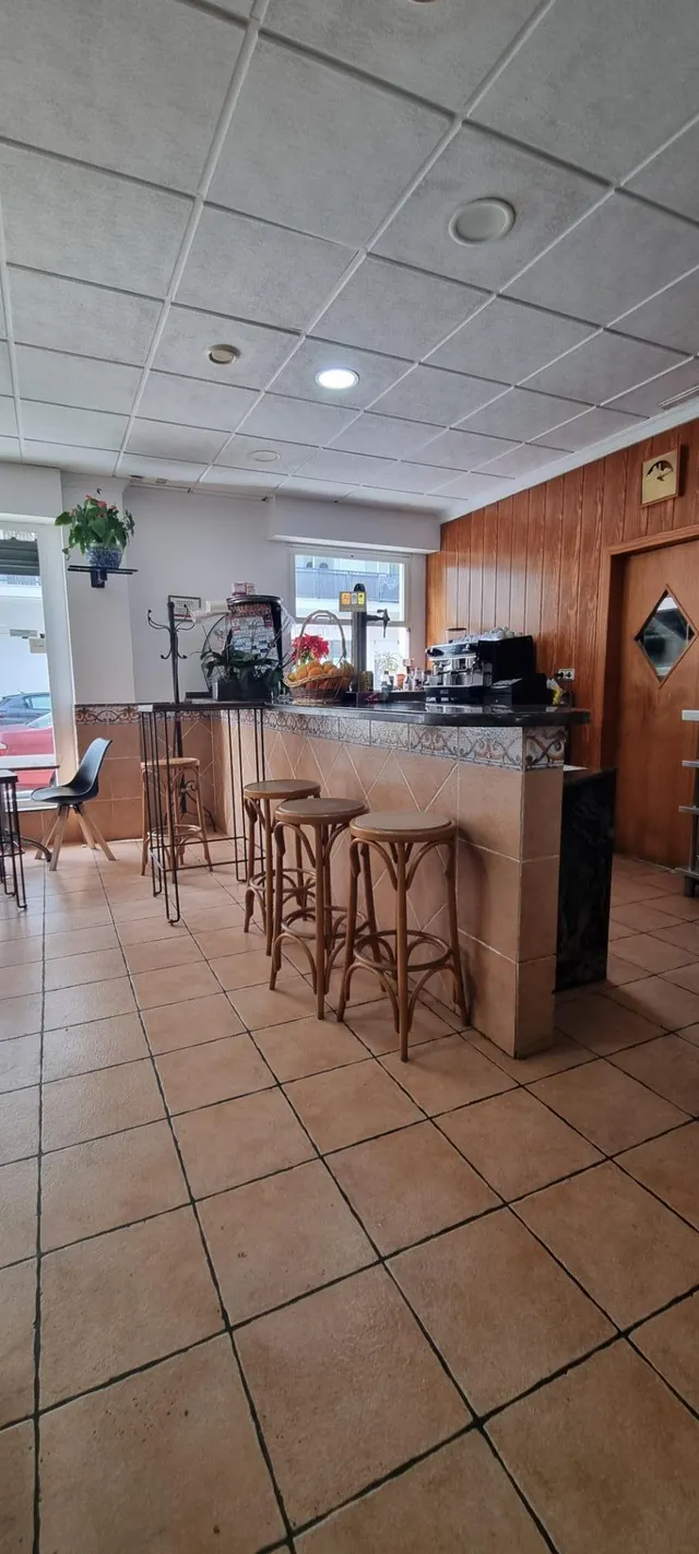 LOCAL COMERCIAL EN AVENIDA PRINCIPAL — 16
