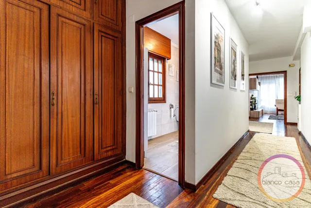 ✨ ¡amplio piso de 4 dormitorios con  terraza en pleno centro de Carballo por 178.900€! — 32