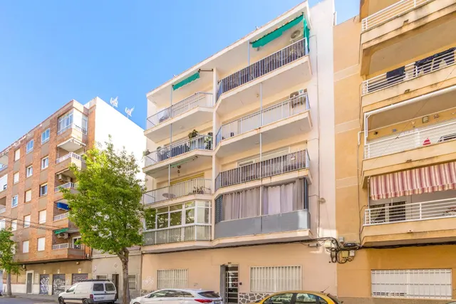 Elegante apartamento reformado de 3 dormitorios a 150 m de la playa del Cura, Torrevieja — 23
